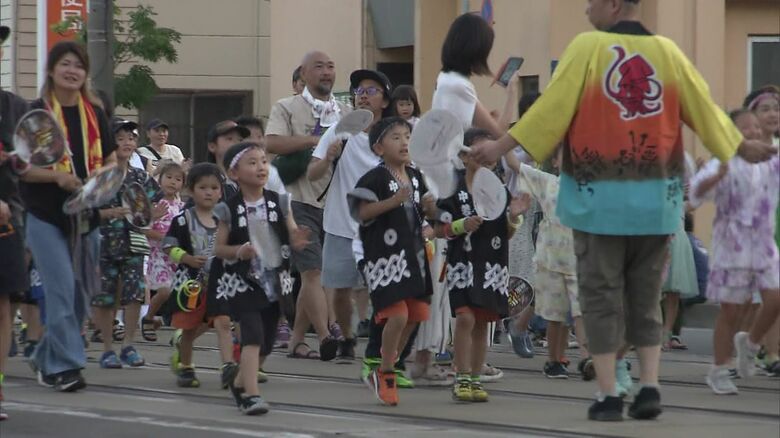 函館港まつりでの「いか踊り」