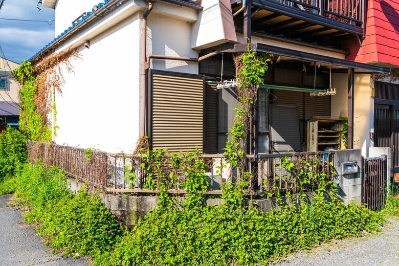 人が住まなくなった家は痛んでくる…（イメージ）
