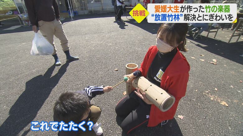 子どもたちと一緒に演奏