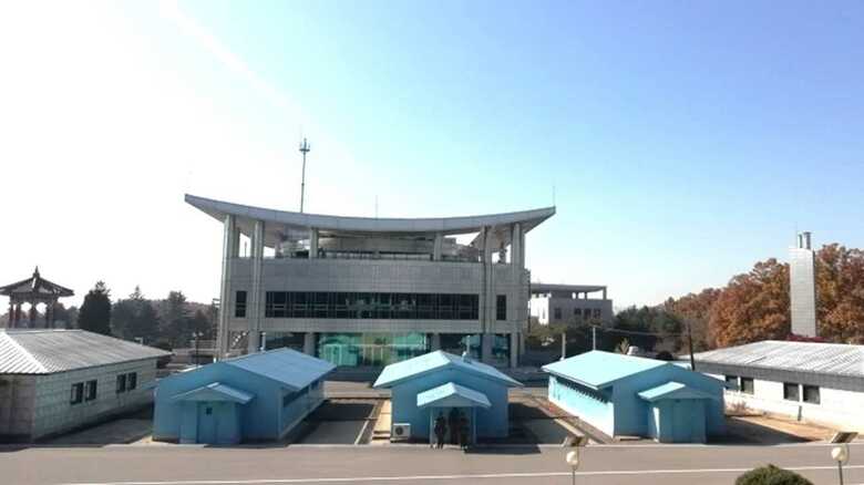 北朝鮮側から韓国側をのぞむ　監視役の兵士はほとんどいない