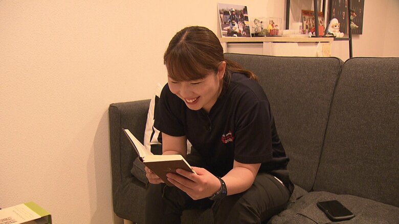 夢が叶った事を実感し微笑む大谷巡査長