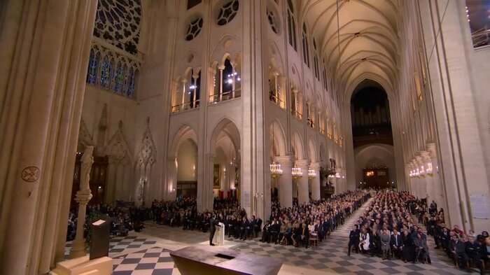ノートルダム大聖堂の再開を祝う式典