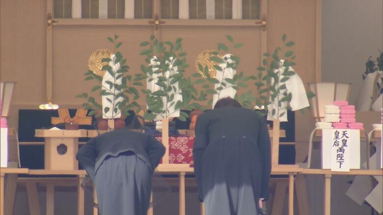 拝礼される秋篠宮ご夫妻