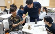 学生の柔軟な発想で「災害食」をアップデート！南九州大学と地元企業が共同で新たな「備蓄おにぎり」開発演習を開始