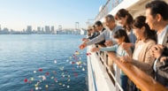 【報道関係者同乗取材可】 海での再会を叶える「海洋散骨 合同法要クルーズ」2/11開催