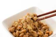 納豆「毎日1パック食べる」と“死亡リスクが2割低下”…でも納豆の何が体にいいの?担当者に聞いた