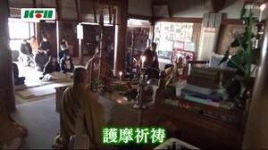 無病息災を願う護摩祈祷(ごまきとう) 住職が分厚い経典を1人1人の体に【長崎県対馬市】