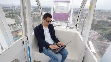 観覧車に乗りながら“空中テレワーク”ができる! よみうりランドの新サービスが楽しそう