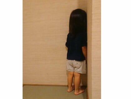 2歳娘の「かくれんぼスキル」がかわいすぎる…“バレバレ”でも見つけたくない? 父親に聞いた