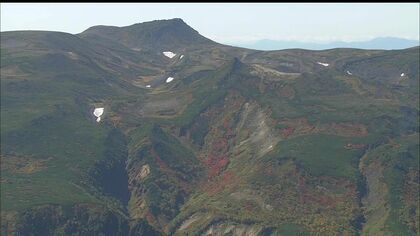 【秋の訪れ】三連休最終日 旭岳では紅葉を見に来る観光客でにぎわう すでに7合目まで紅葉が進む場所も 大雪山系の麓は10月前半に紅葉か 北海道