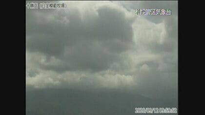 【道内初…十勝岳の噴火警戒レベル「3」に引き上げで入山規制】気象台は火口から約3キロの範囲で大きな噴石に警戒呼びかけ〈8月17日以降－山体付近を震源とする火山性地震が増加〉北海道