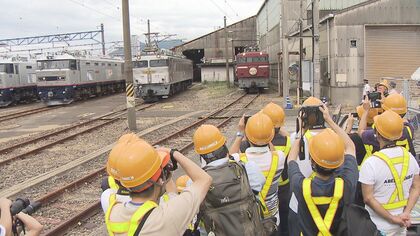 “5分”で完売！2時間で5万円超のプレミアム撮影会に「撮り鉄」が大集結　サプライズや特別なお土産も【福岡発】