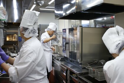 iCombi ProとConnectedCookingで従業員の負担とユーティリティコストを削減 ラショナル・ジャパンが導入事例をWebサイトで公開