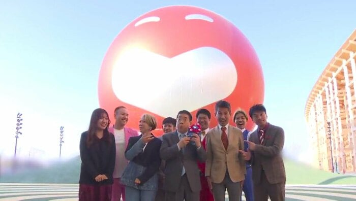 「よしもとwaraii myraii館」をアピールする西川きよしさんたち