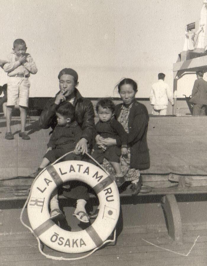 1940年、アメリカから日本へ向かう船上で(右から2番目が蠣田さん)