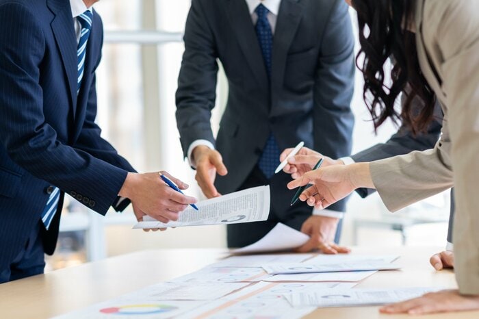 リーダーを支えようとチームで協力し合うが…（画像：イメージ）