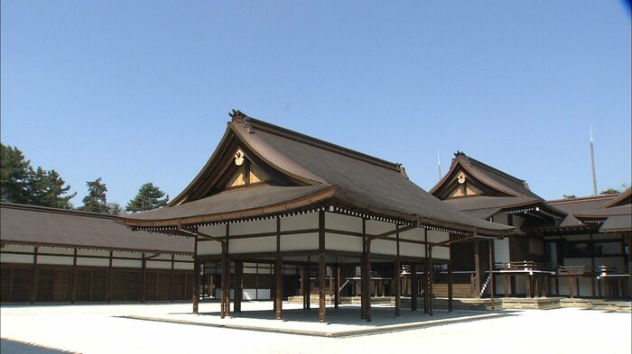 神楽殿前では随行する人もお酒を頂いたという