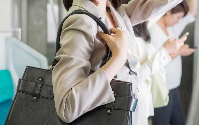 あなたのカバンの中には入っていますか?普段から持ち歩きたい防災グッズ