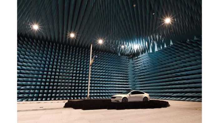 5G“社会実装”の最前線…自動運転社会へ通信性能をテストする「電波暗室」も