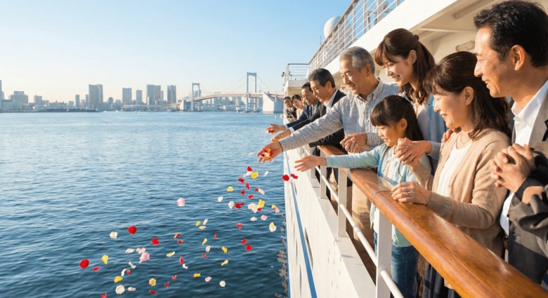 【報道関係者同乗取材可】 海での再会を叶える「海洋散骨 合同法要クルーズ」2/11開催