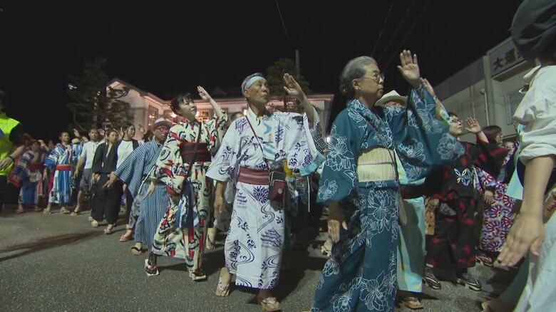 手拍子と下駄の音鳴り響く…400年以上の歴史を誇る「郡上おどり」開幕 朝まで踊り明かす“徹夜おどり”は8/13から｜FNNプライムオンライン