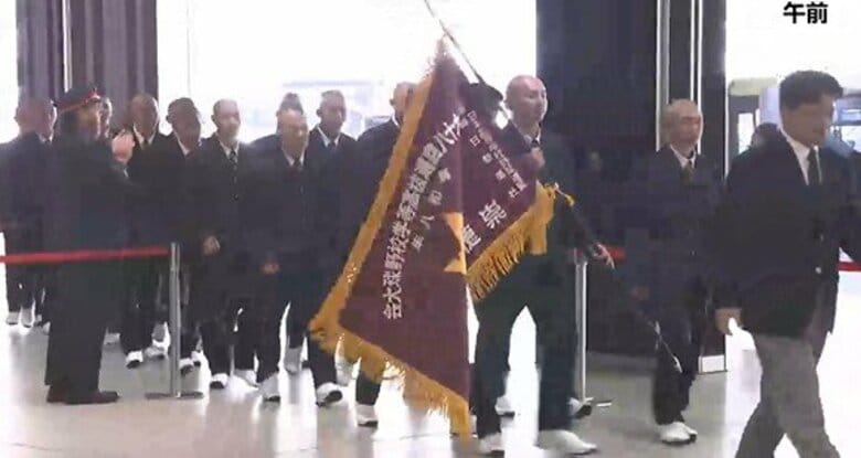 「崇徳旋風巻き起こします」　33年ぶりセンバツ出場の崇徳高校　甲子園にむけ出発　1回戦は八戸光星と｜FNNプライムオンライン