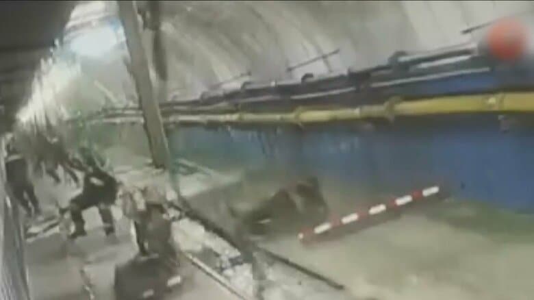 鉱山のリフトが“逆走”　作業員乗せたまま猛スピードで落下…3人死亡　中国北部｜FNNプライムオンライン