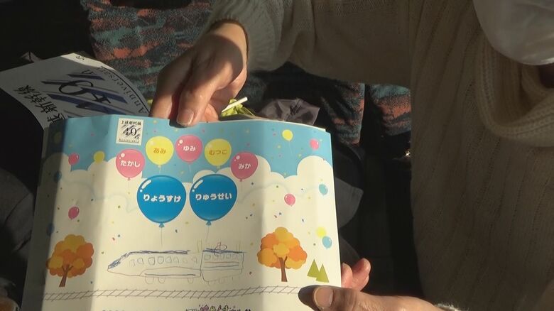 お弁当のパッケージには諒祐くんが描いた新幹線の絵!