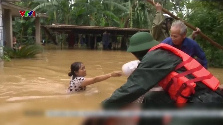 大規模洪水 18人死亡 14人行方不明 ベトナム