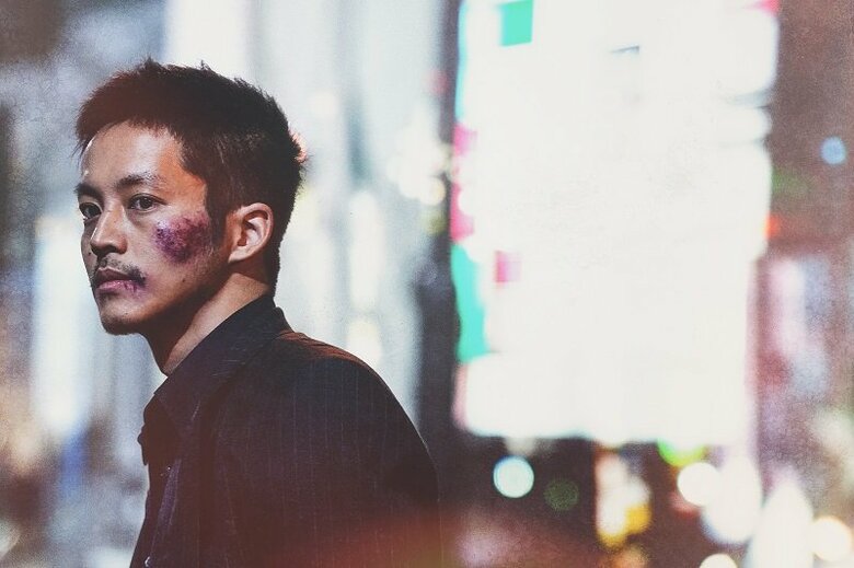 刑事の日岡秀一（松坂桃李） ©2021｢孤狼の血 LEVEL2｣製作委員会