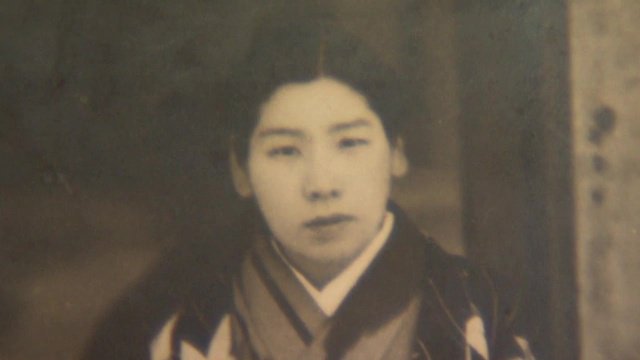 連れていかれそうになる母の手を離さなかった