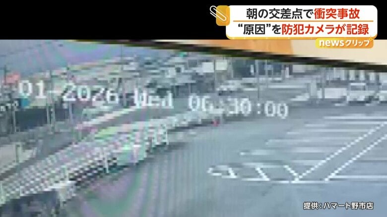 交差点で車2台が激しく衝突する事故の瞬間（1日午前6時半頃、高知・香南市）②