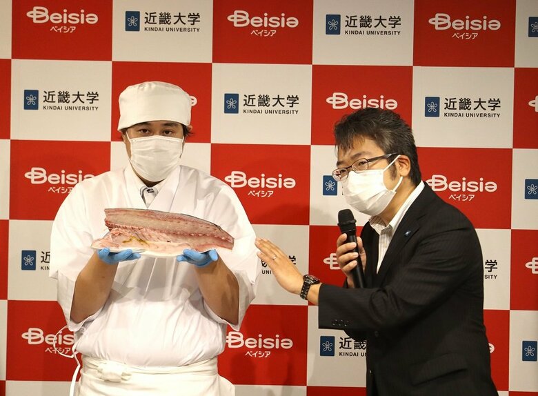 右が有路昌彦教授（画像提供：近畿大学）