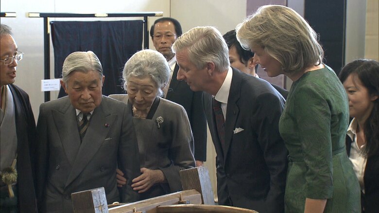 2016年の来日時に結城紬を見学した国王夫妻
