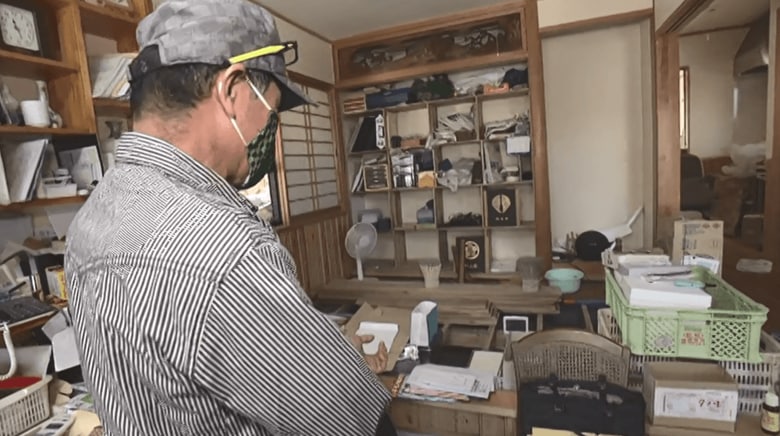 床は畳が敷かれず、骨組みのまま