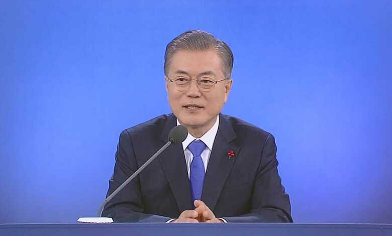 年頭会見で徴用工問題について言及する文大統領