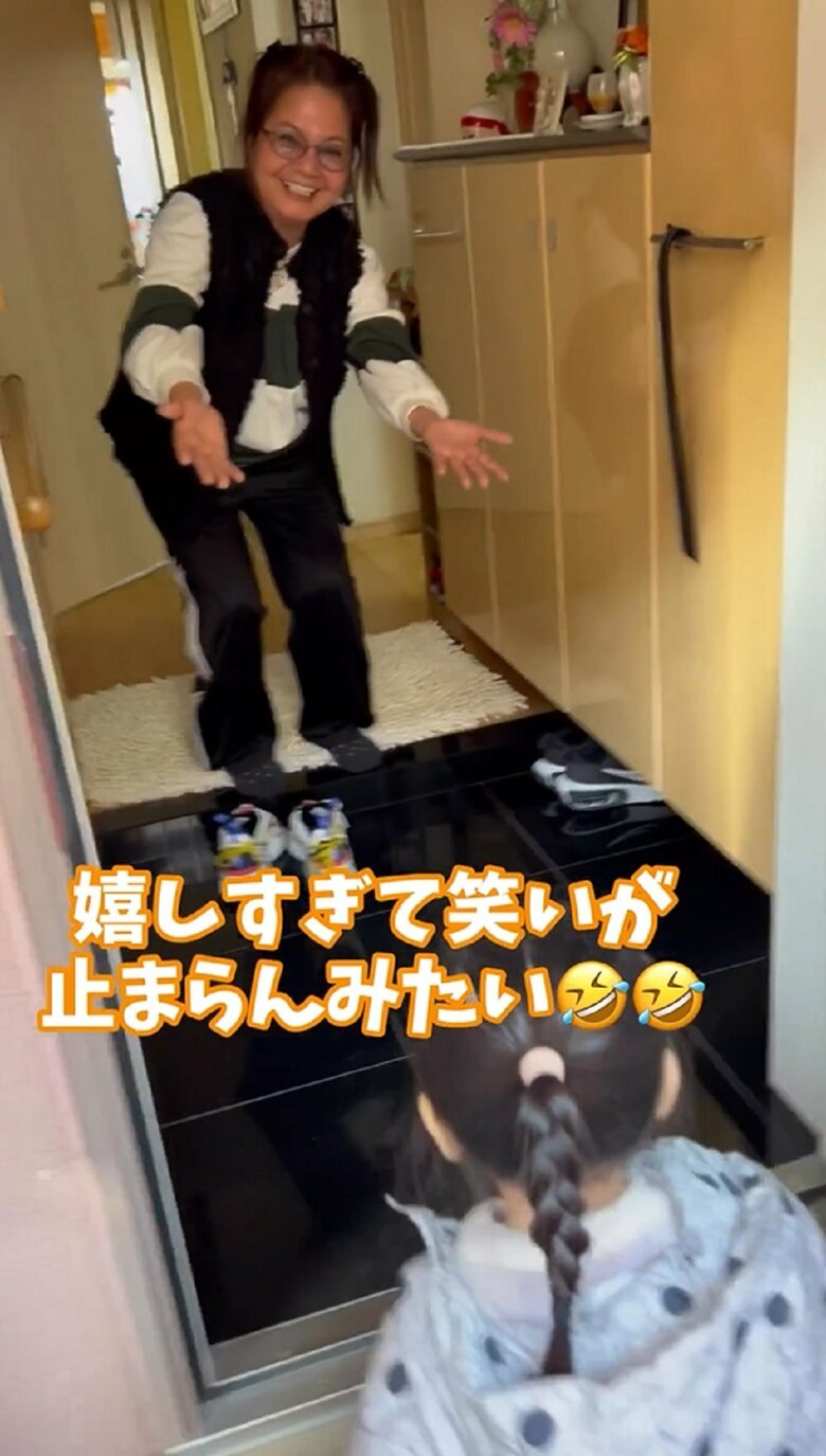 うれしすぎて笑いが止まらないようだ