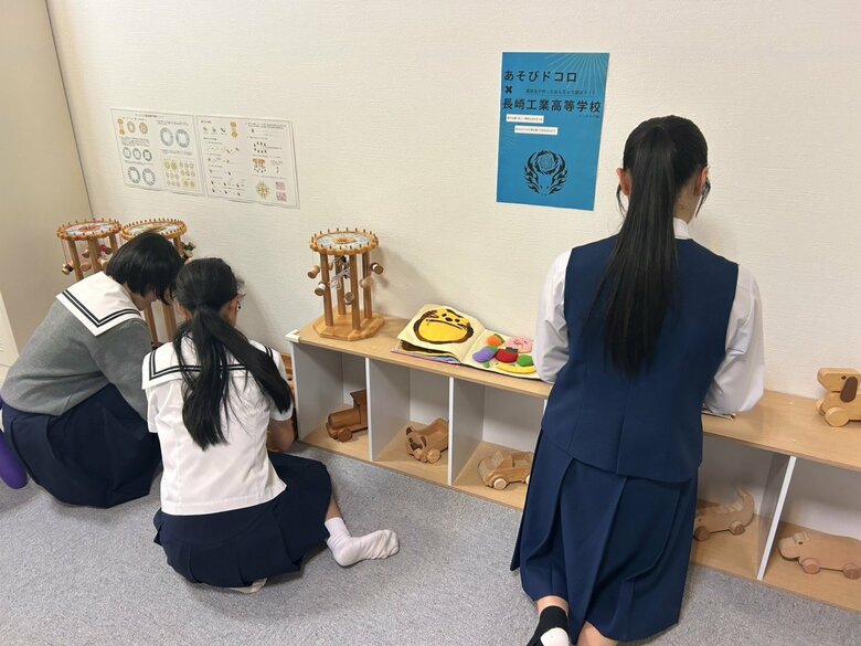 長崎工業高校インテリア科の生徒たち