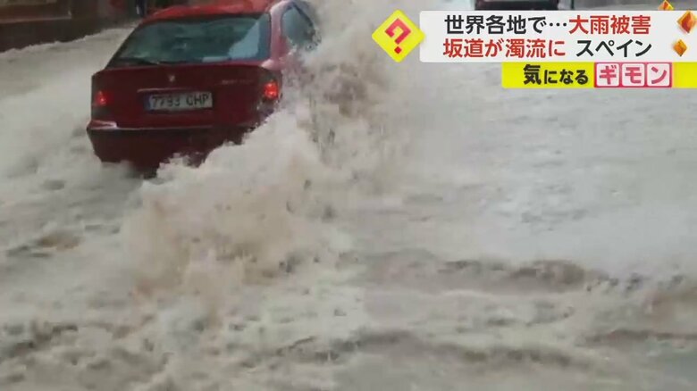 濁流を渡ろうとした車が、下流へ押し流されていく様子③