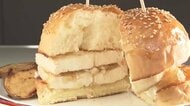 揚げ出し豆腐に旬のホヤも！地産地消にこだわるハンバーガー一筋のオーナーが作る至高の一品　岩手県大船渡市