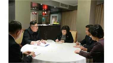 金正恩氏の“参謀”は?北朝鮮が公開写真に込めた“意味”