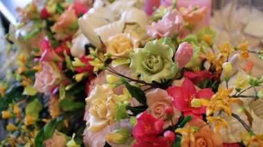 式場すべて“母が作った粘土の花”! 娘の結婚式が素敵すぎると感動
