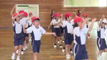 11月1日の運動会で披露 日南市油津小学校で伝統の「まぐろ音頭」の練習