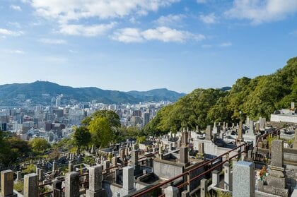 墓じまいに伴う離檀料の実態調査｜支払った人は76.00％、金額は10万円～50万円未満が中心、42.00％が困りごとを経験【わたしたちの墓じまい】