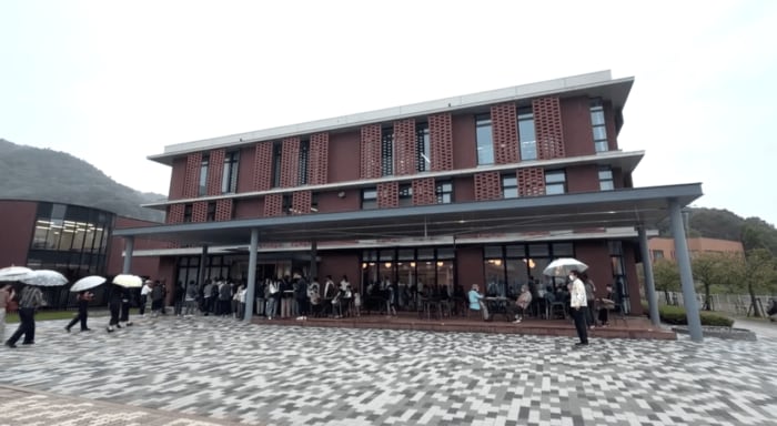 尾道市立大学の付属図書館（外観）