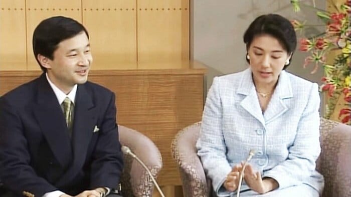 「生まれてきてくれてありがとう」と、涙ぐまれる皇后雅子さま(2002年4月)