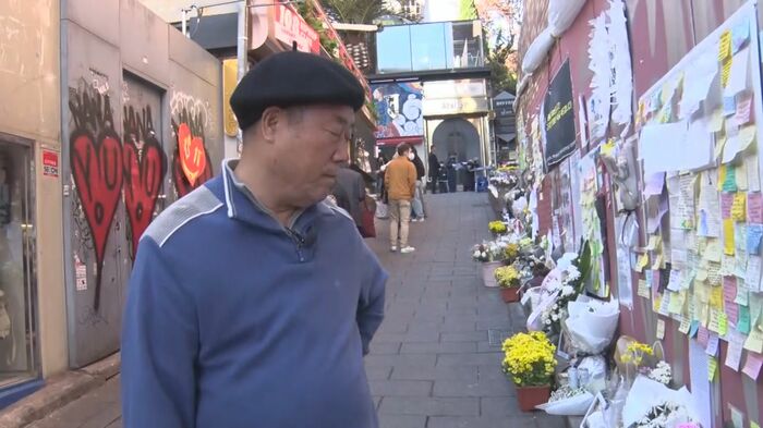 現場路地で洋品店を営むナム・インソクさん(80)