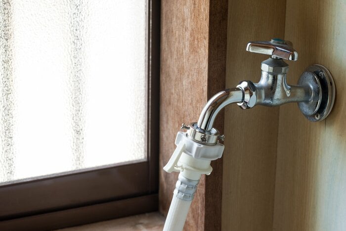 洗濯機の使用後は蛇口を閉めよう(画像はイメージ)