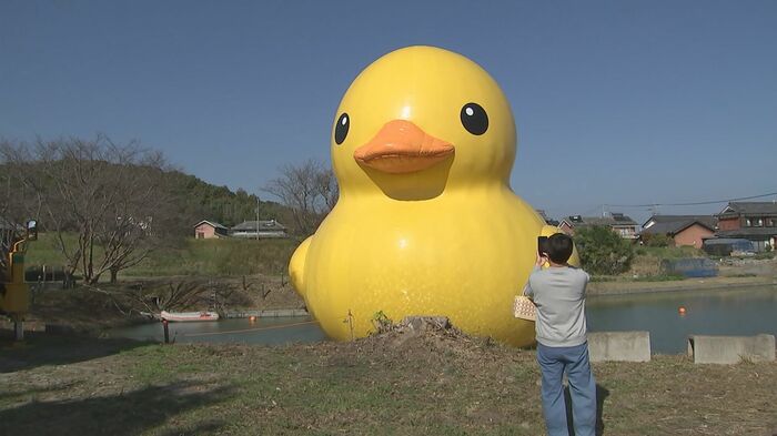 国東市のため池に設置された「ラバーダック」