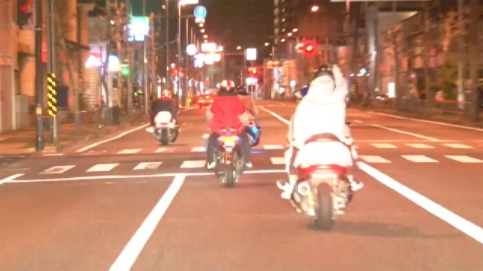 暴走族メンバー8人検挙 信号無視など繰り返した疑い